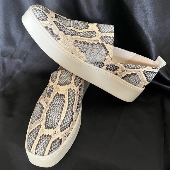 VINCE~PLATFORM~BLUE-~SNAKESKIN~LOAFERS~7.5 - Picture 3 of 12